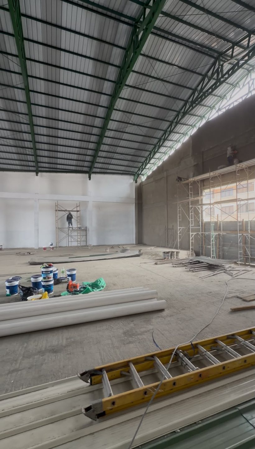 Acabados interiores en nave industrial